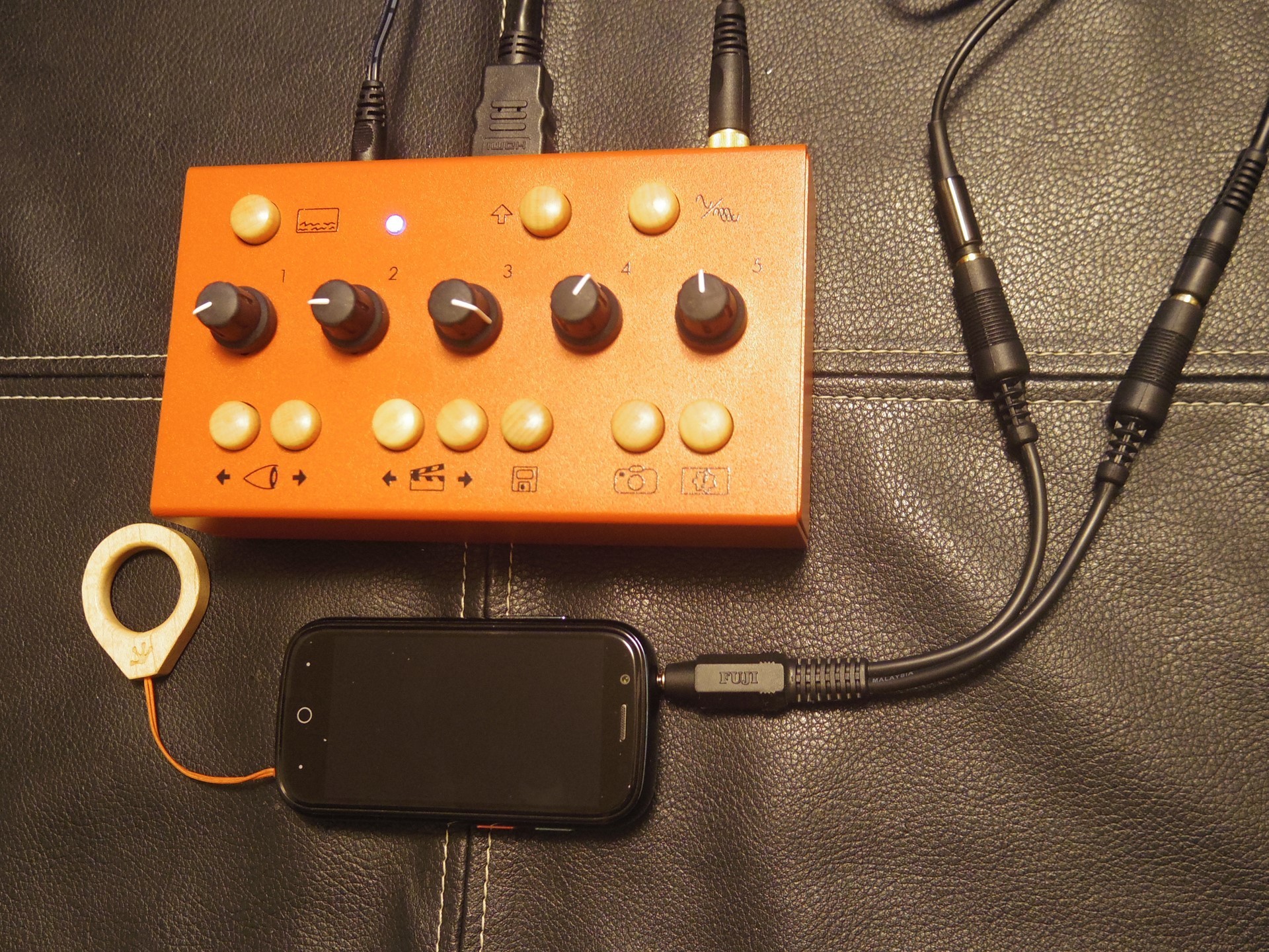 ビデオシンセサイザー critter &guitari EYESY 購入: onigiristream