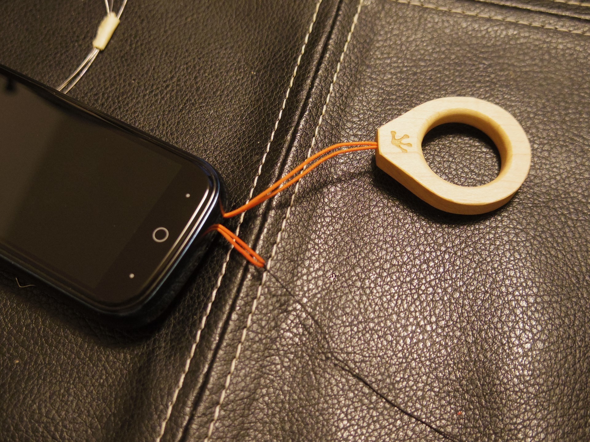 Unihertz Jelly 2 購入 & カバーなしでストラップ取り付け Unihertz Jelly 2 購入 & カバーなしでストラップ取り付け